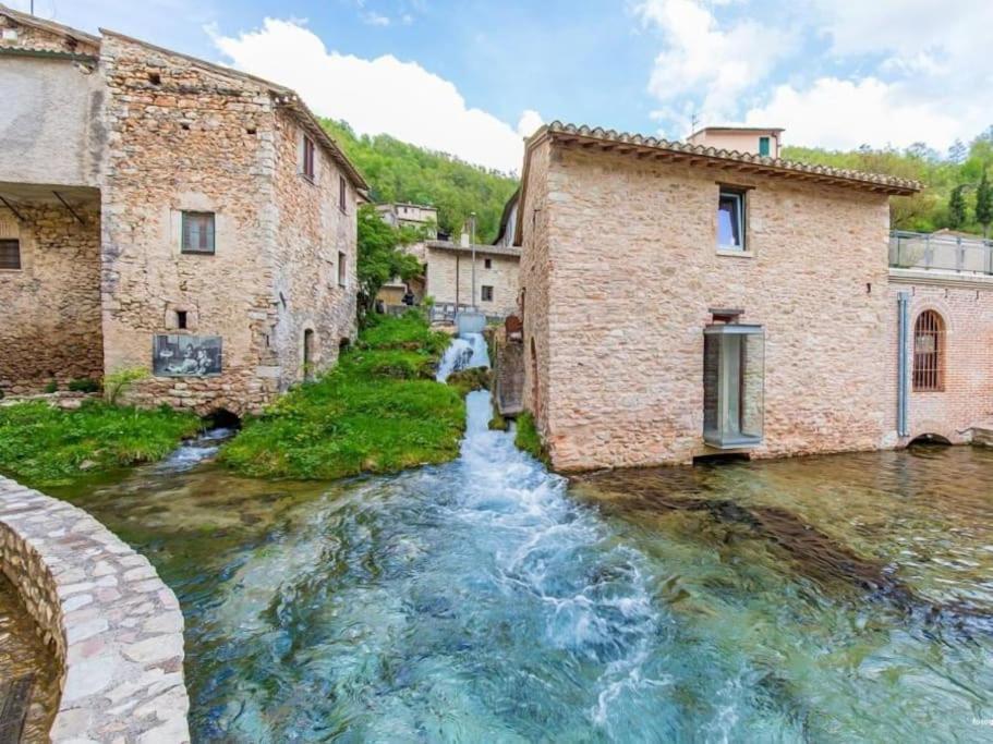 Casa Vacanze Fonte Del Menotre Φολίνιο Εξωτερικό φωτογραφία